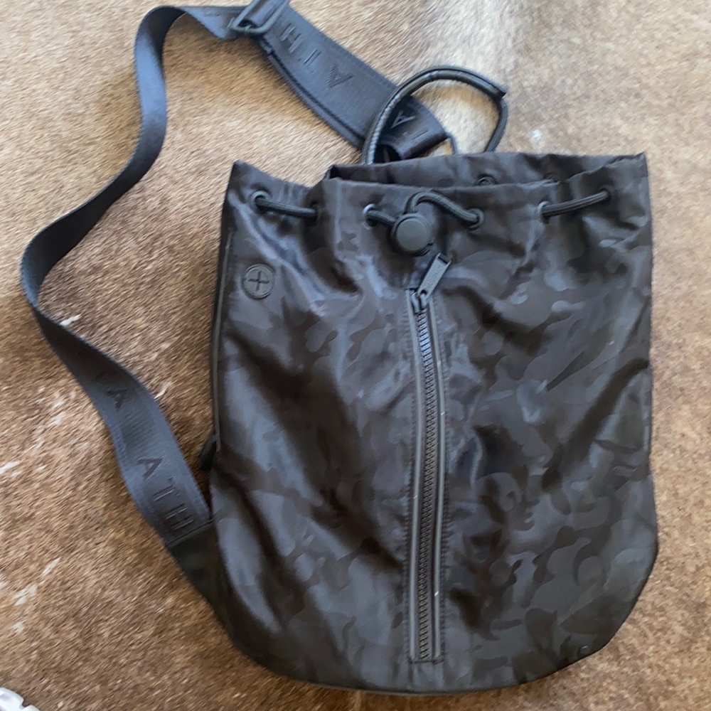 Athleta single strap drawstring bag